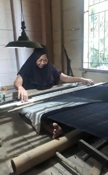 Makna Kain Tenun Perempuan Ammatoa Kajang