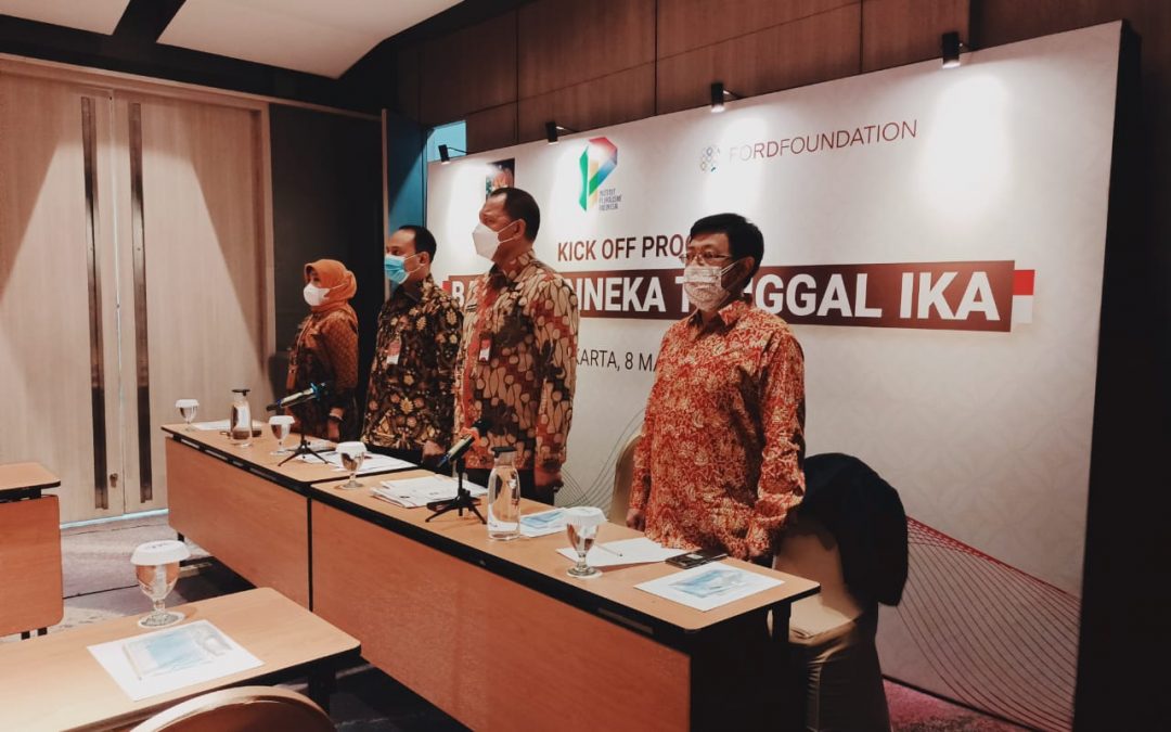 TUMBUHKAN KESADARAN BHINNEKA TUNGGAL IKA MELALUI BATIK